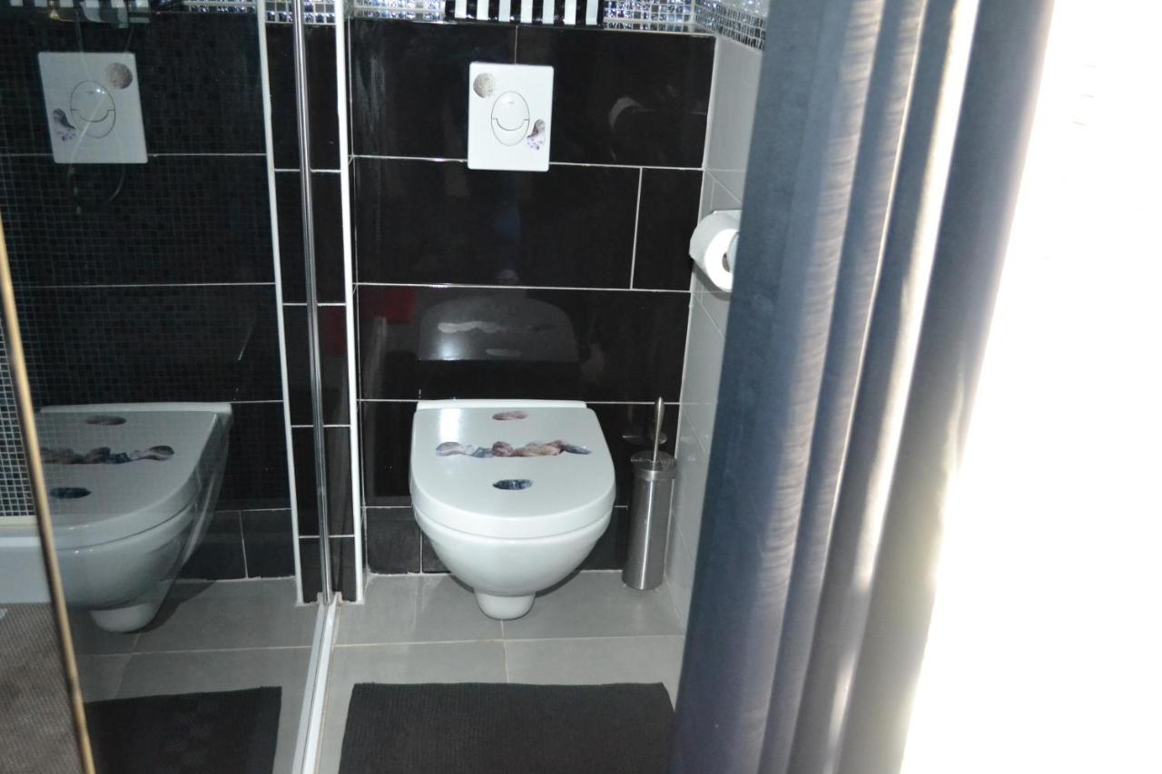 SUITE 30 m2 IDEALE POUR 2 PERSONNES Flassans-sur-Issole Ngoại thất bức ảnh